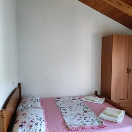 Toni Llogora *